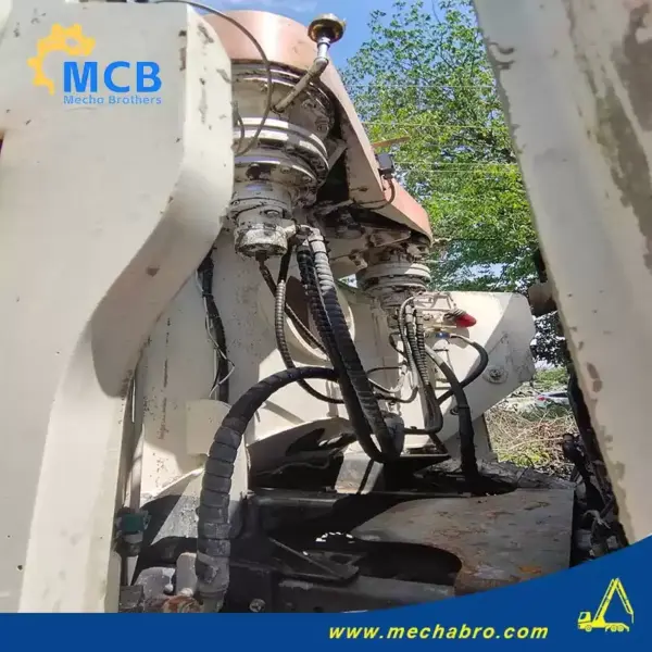 No. 240709P527, 2014 Zoomlion 52m concrete pump truck