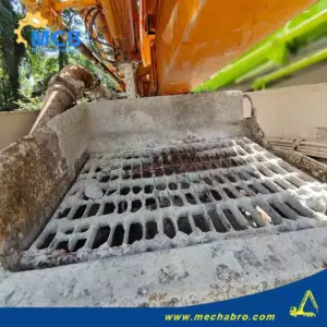 No. 240709P527, 2014 Zoomlion 52m concrete pump truck