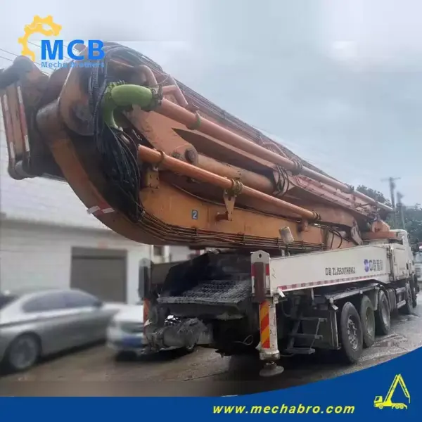 No. 240729P538, 2013 Zoomlion 60m concrete pump truck