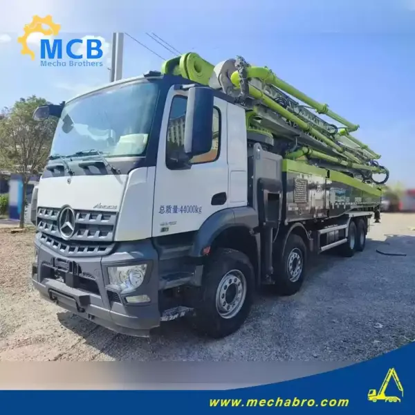 No. 240813P546, 2022 Zoomlion 62m concrete pump truck