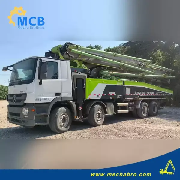 No. 240829P561, 2019 Zoomlion 56m concrete pump truck