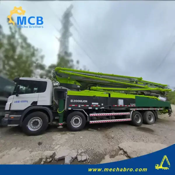 No.240920P581, 2013 Zoomlion 56m concrete pump truck