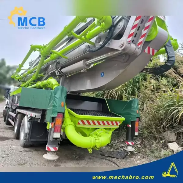 No.240920P581, 2013 Zoomlion 56m concrete pump truck