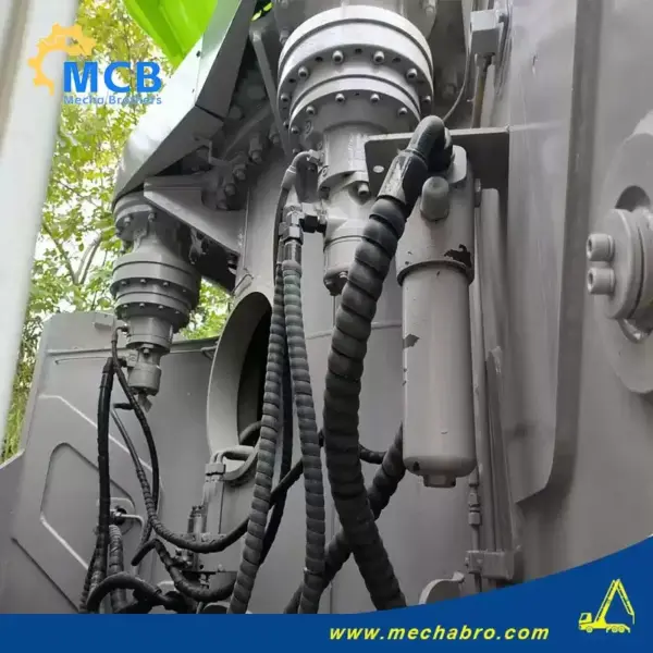 No.240920P581, 2013 Zoomlion 56m concrete pump truck