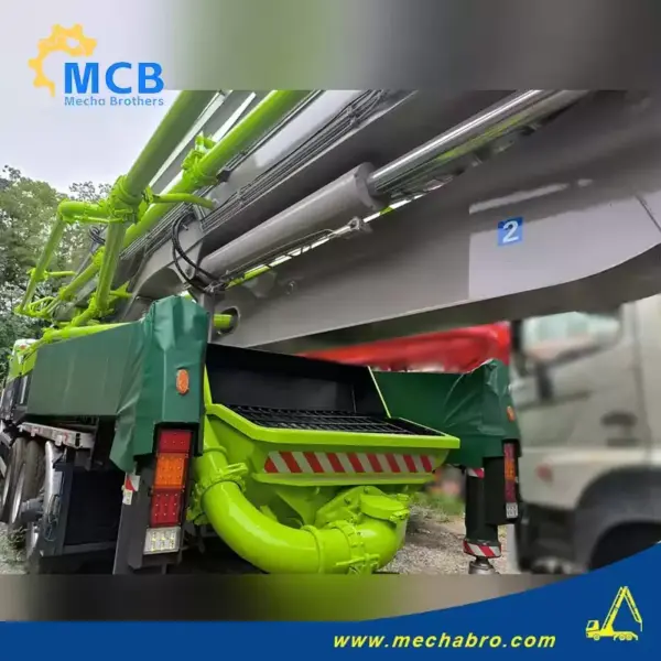 No. 240920P582, 2012 Zoomlion 63m concrete pump truck