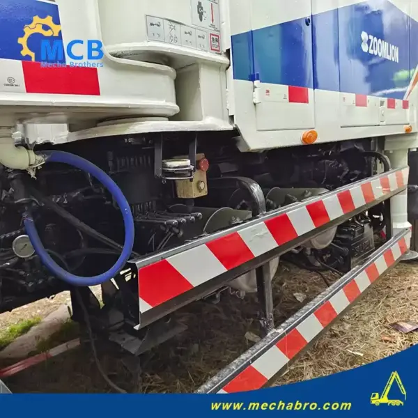 No. 250213P666, 2010 Zoomlion 37m concrete pump truck