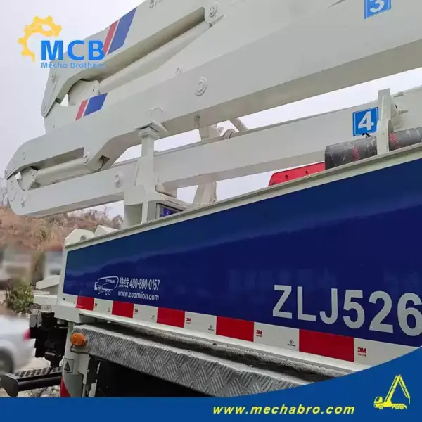 No. 250213P666, 2010 Zoomlion 37m concrete pump truck