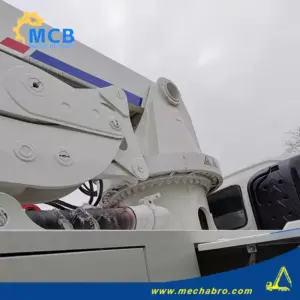 No. 250213P666, 2010 Zoomlion 37m concrete pump truck