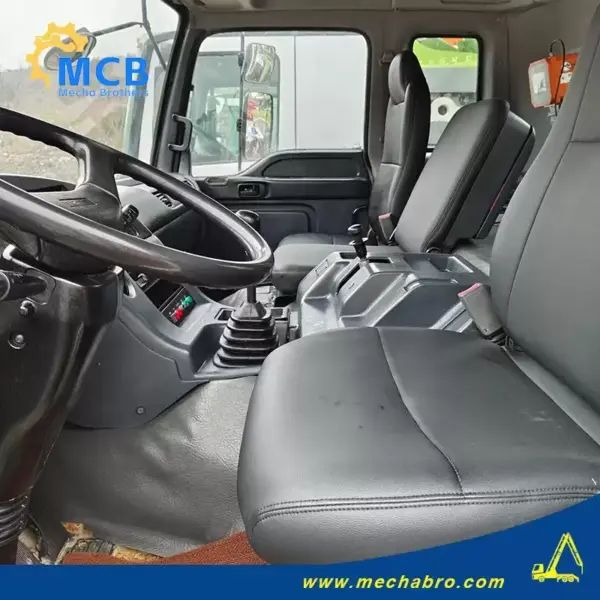 No. 250213P666, 2010 Zoomlion 37m concrete pump truck