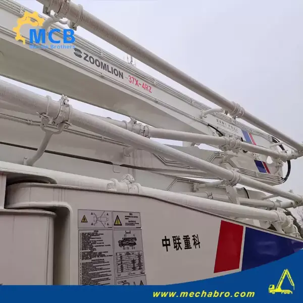 No. 250213P666, 2010 Zoomlion 37m concrete pump truck