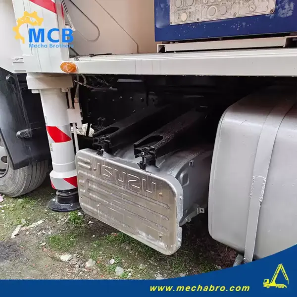 No. 250213P666, 2010 Zoomlion 37m concrete pump truck