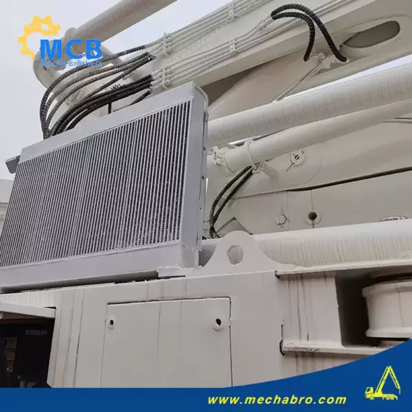 No. 250213P666, 2010 Zoomlion 37m concrete pump truck