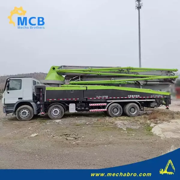 No. 250214P668, 2013 Zoomlion 52m Concrete Pump Truck