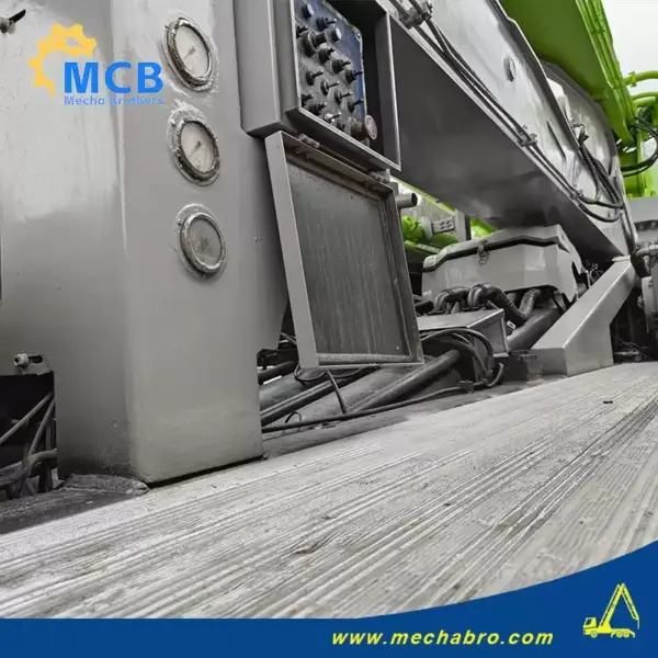 No. 250214P668, 2013 Zoomlion 52m Concrete Pump Truck