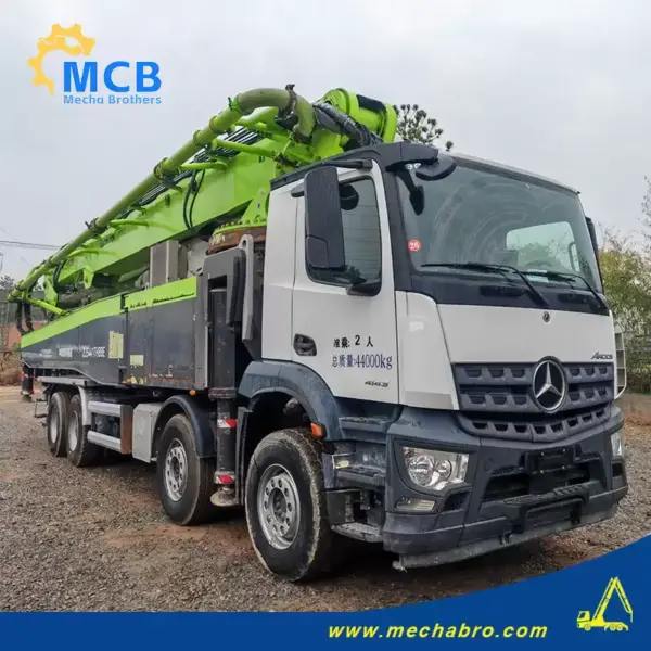 No. 260114P799, 2021 ZOOMLION 62m concrete pump truck